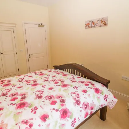 16 Apartment *